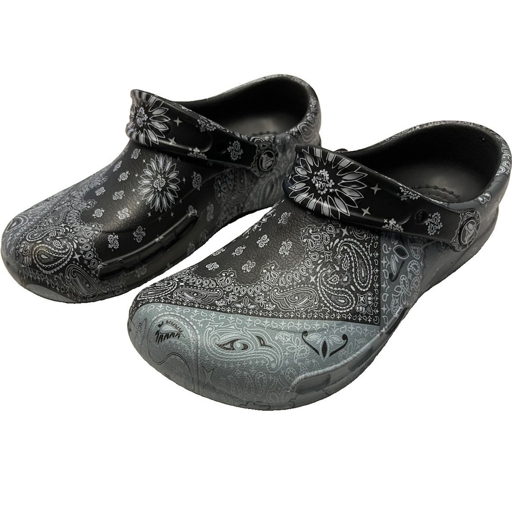 Crocs Bistro Graphic Bandanna Clogs Men's 6 - Women's 8 Black & White - Picture 1 of 11